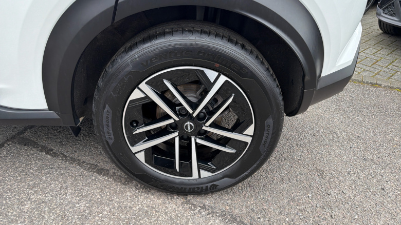 Nissan Juke 1.0 DiG-T N-Connecta 5dr Petrol Hatchback